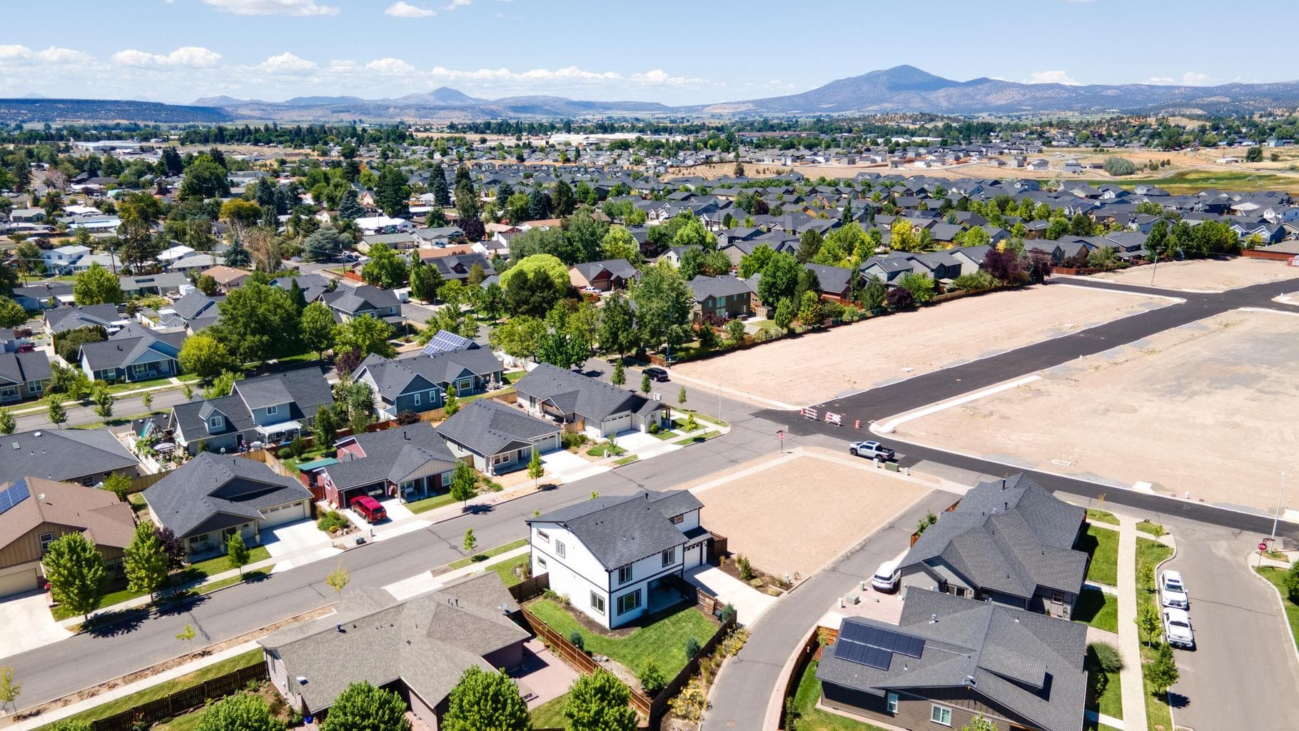 Photo of 1008 NE Whistle Way 38 of 38