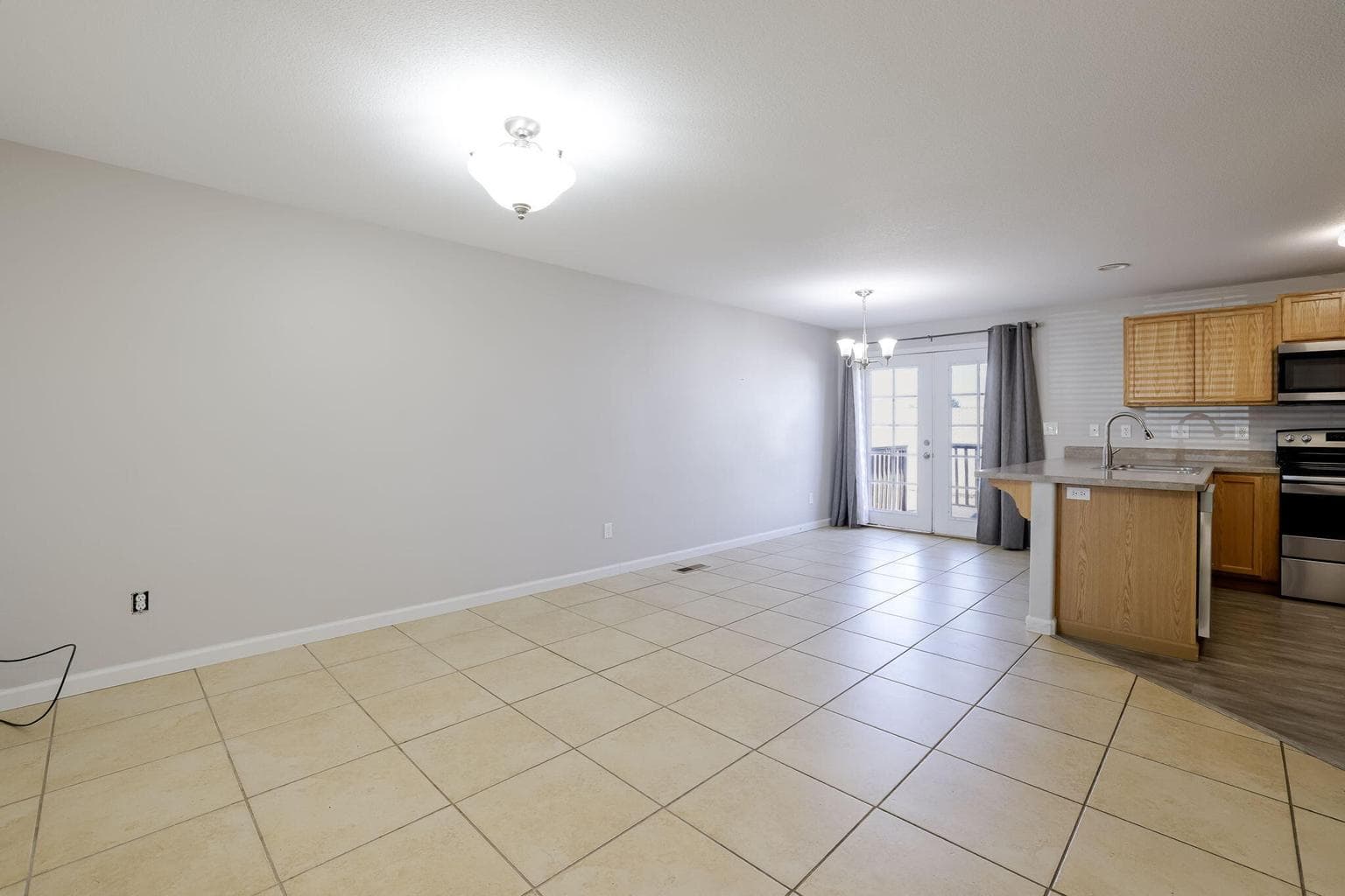 Photo of 516 SE Ponderosa Drive 7 of 38