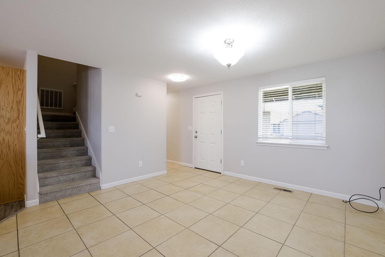 Photo of 516 SE Ponderosa Drive 6 of 38