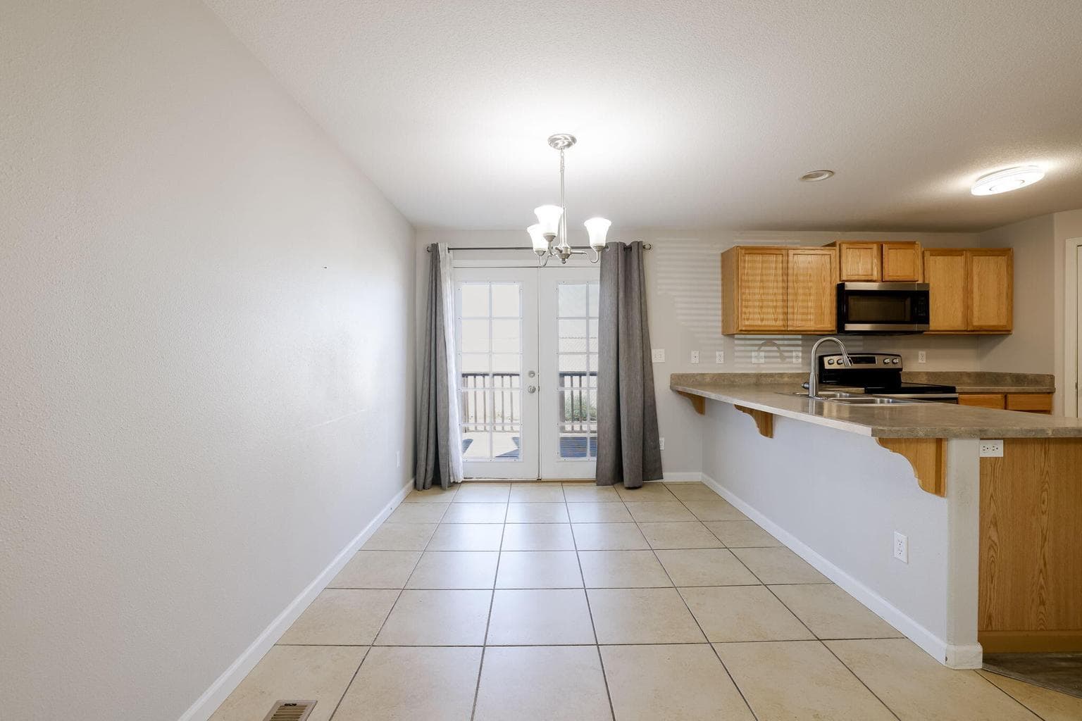 Photo of 516 SE Ponderosa Drive 9 of 38
