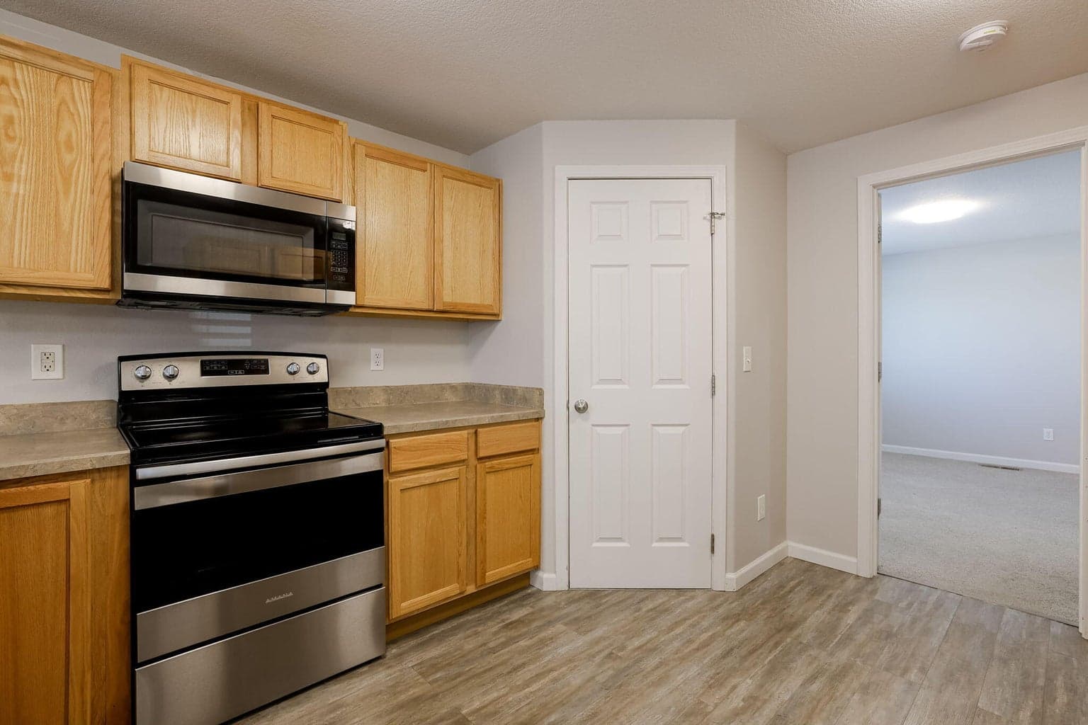 Photo of 516 SE Ponderosa Drive 10 of 38