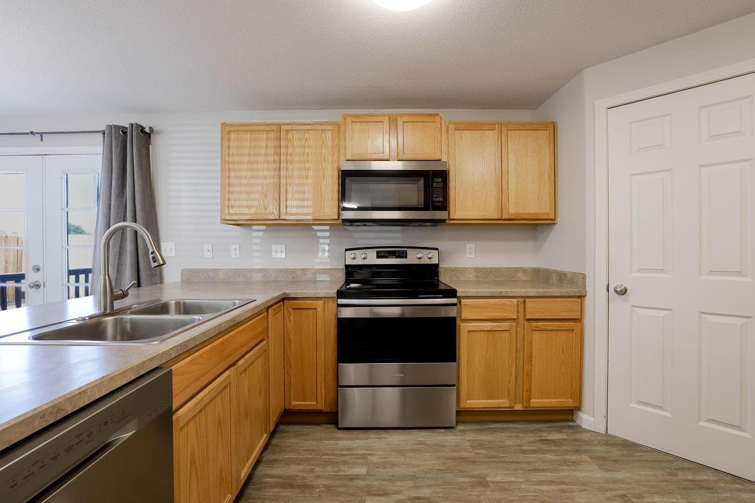 Photo of 516 SE Ponderosa Drive 14 of 38