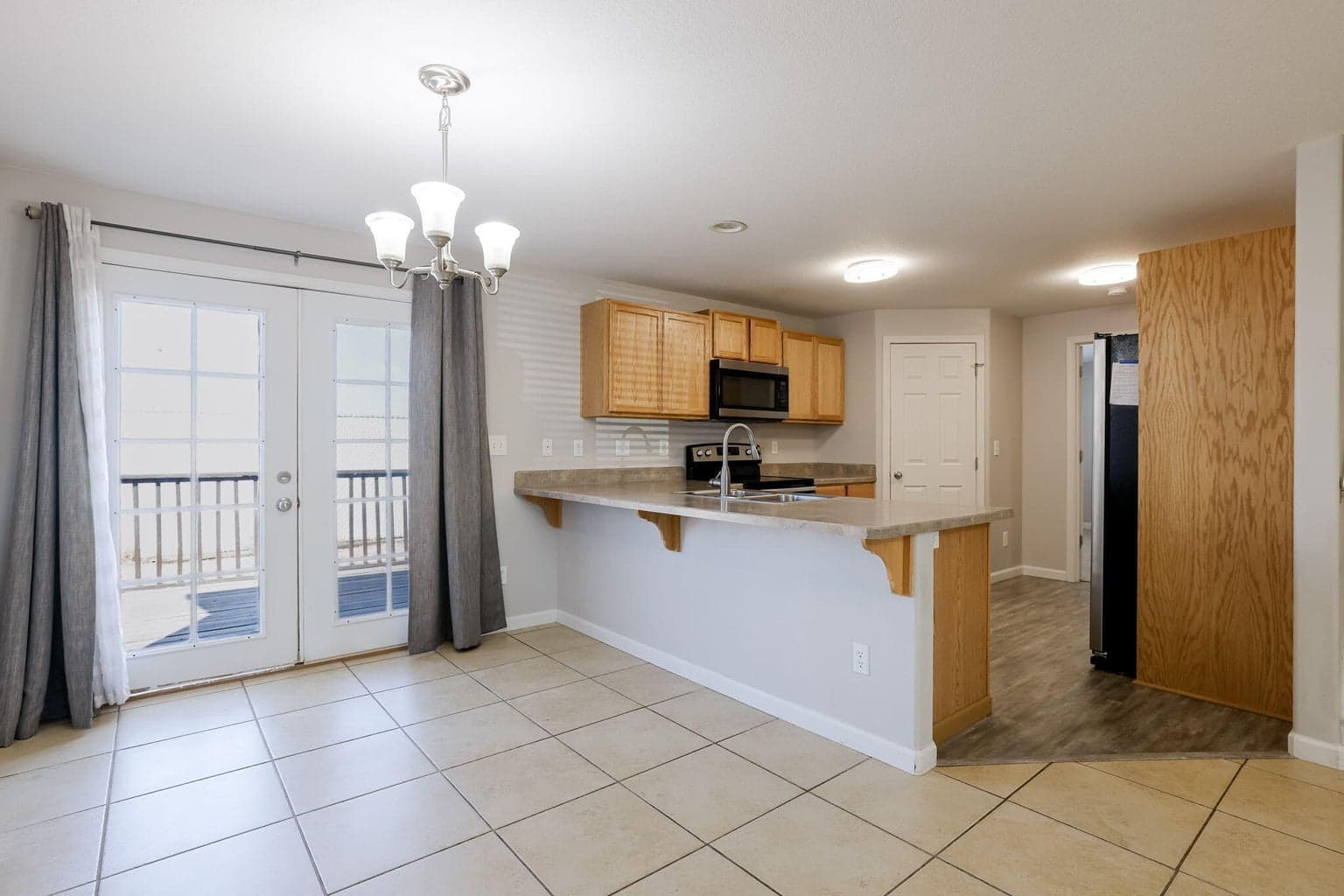 Photo of 516 SE Ponderosa Drive 8 of 38