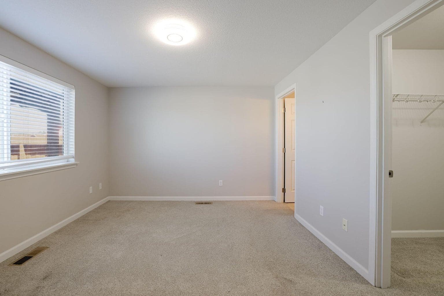 Photo of 516 SE Ponderosa Drive 17 of 38