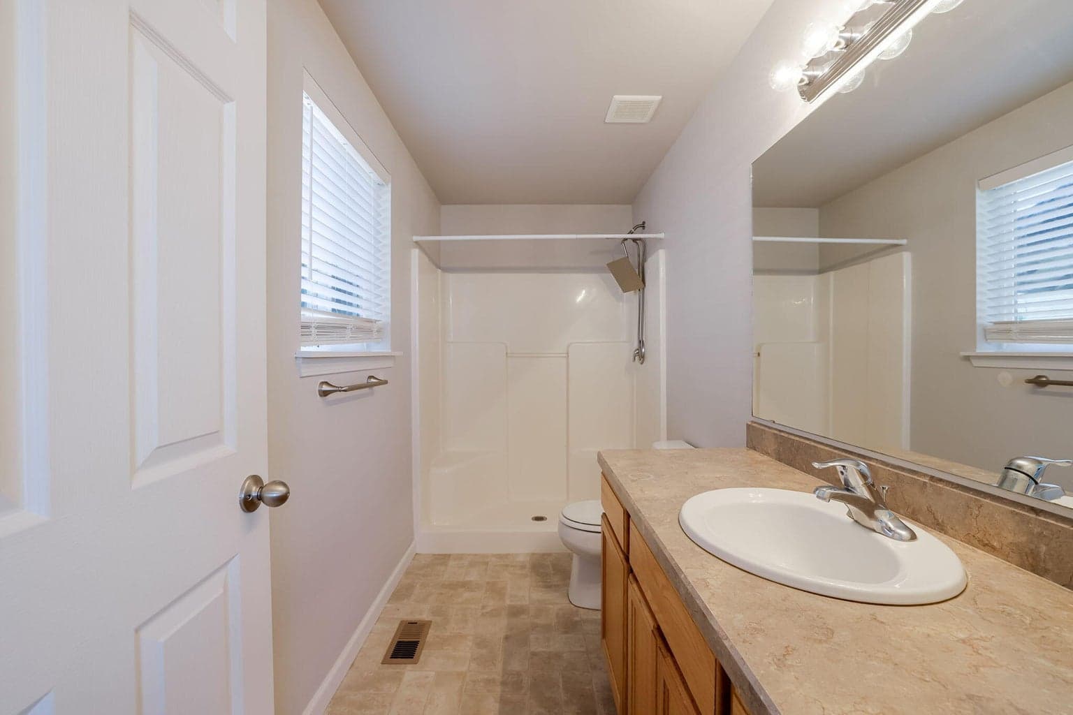 Photo of 516 SE Ponderosa Drive 21 of 38