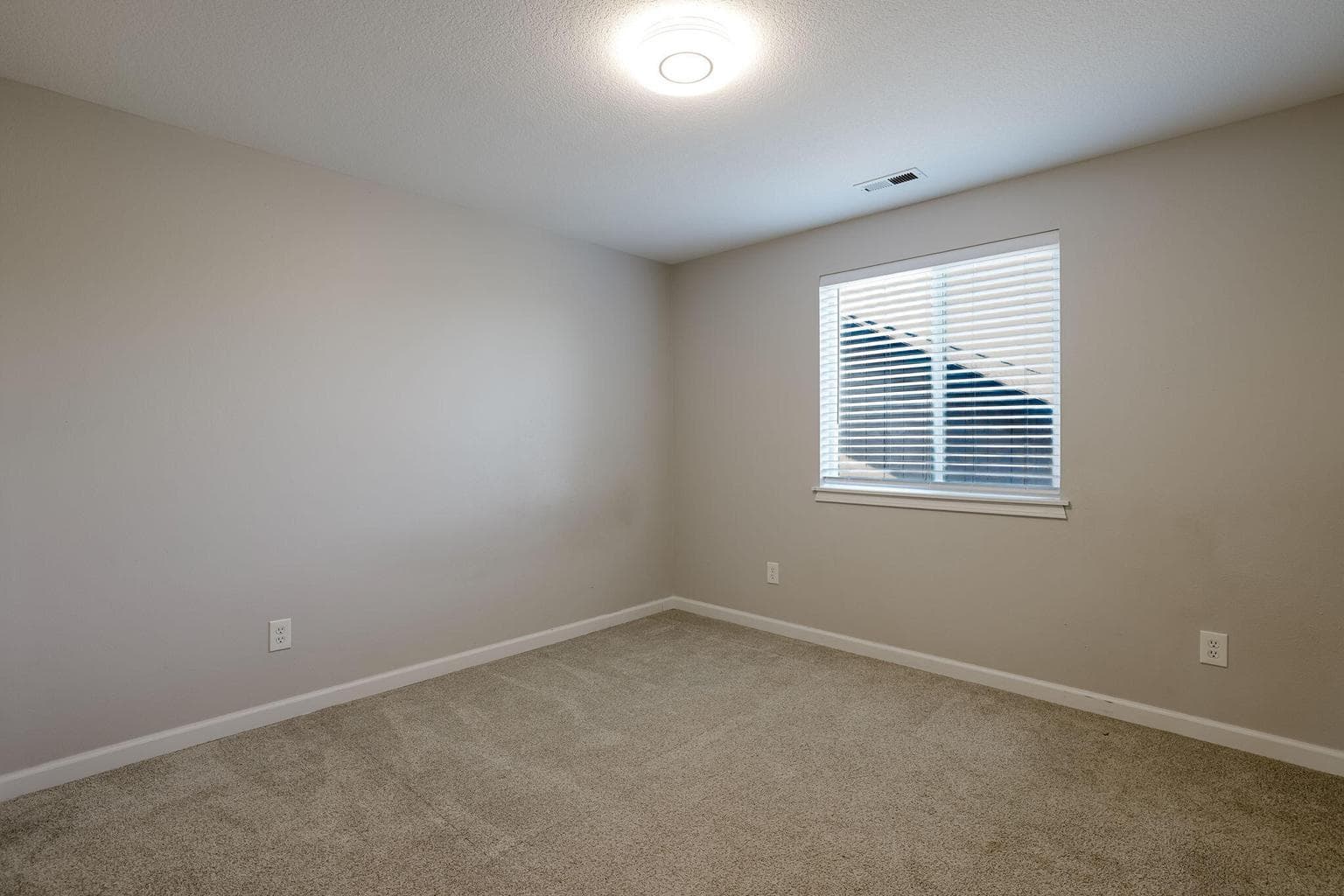 Photo of 516 SE Ponderosa Drive 18 of 38