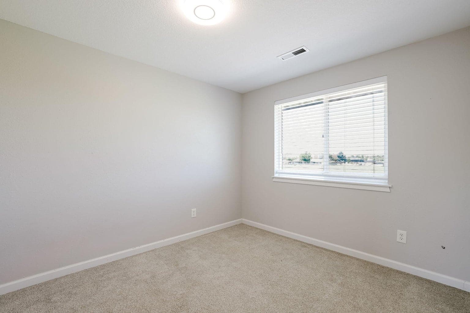 Photo of 516 SE Ponderosa Drive 26 of 38
