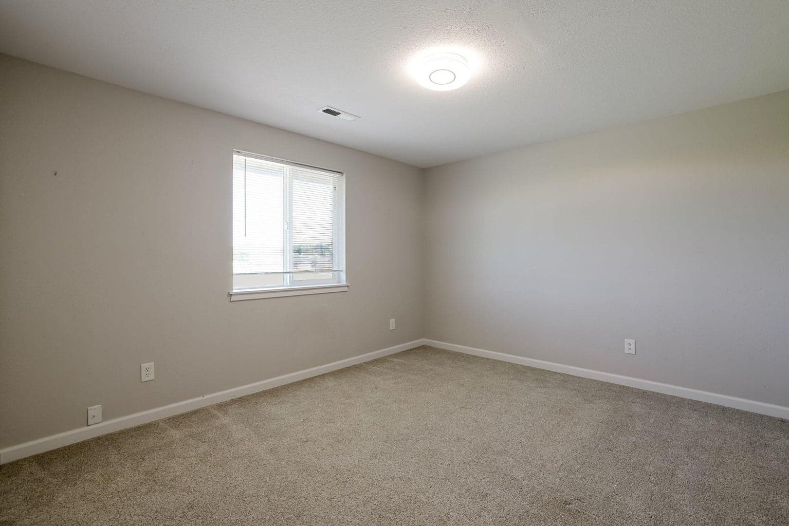 Photo of 516 SE Ponderosa Drive 28 of 38