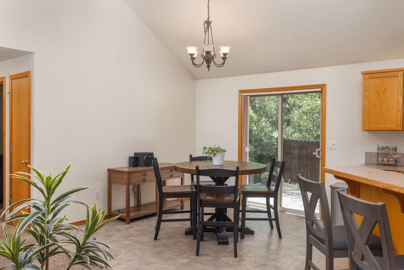 Photo of 61215 Bighorn Court 6 of 19