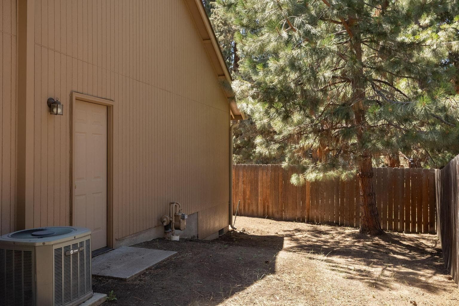 Photo of 61215 Bighorn Court 14 of 19