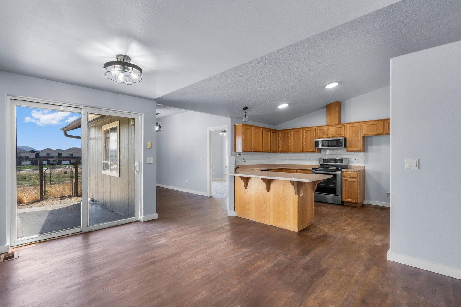 Photo of 2265 NE Cherry Loop 9 of 30