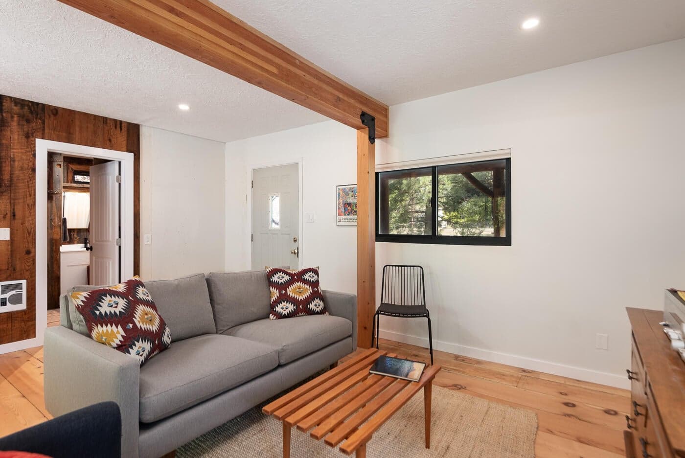 Photo of 15956 Burgess Road 4 of 16