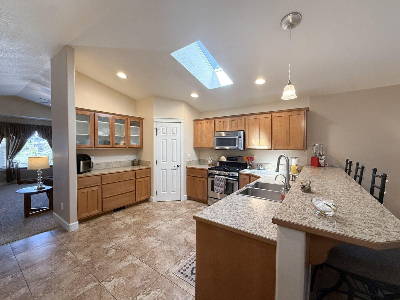 Photo of 899 NE Cobblestone Court 7 of 30