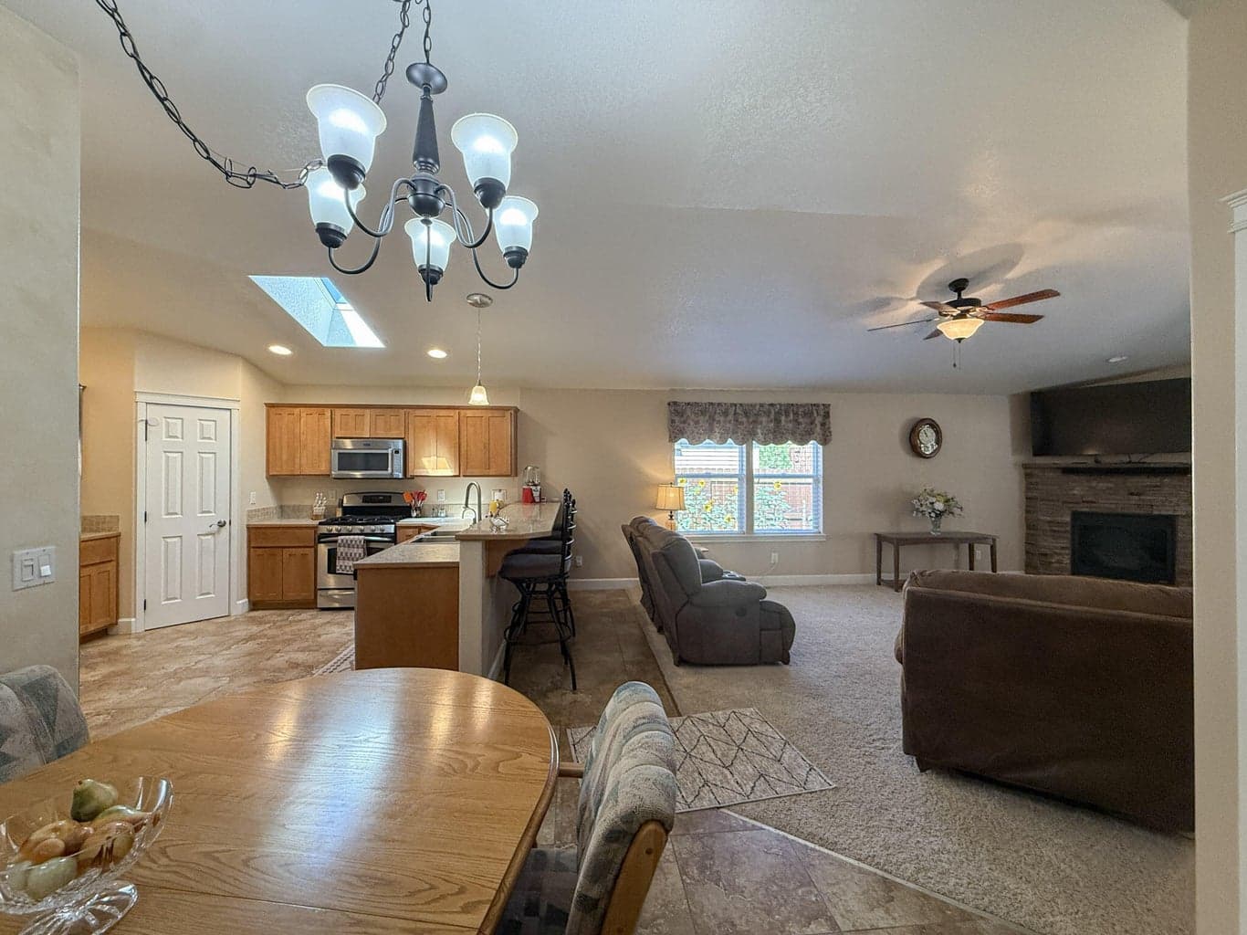 Photo of 899 NE Cobblestone Court 9 of 30
