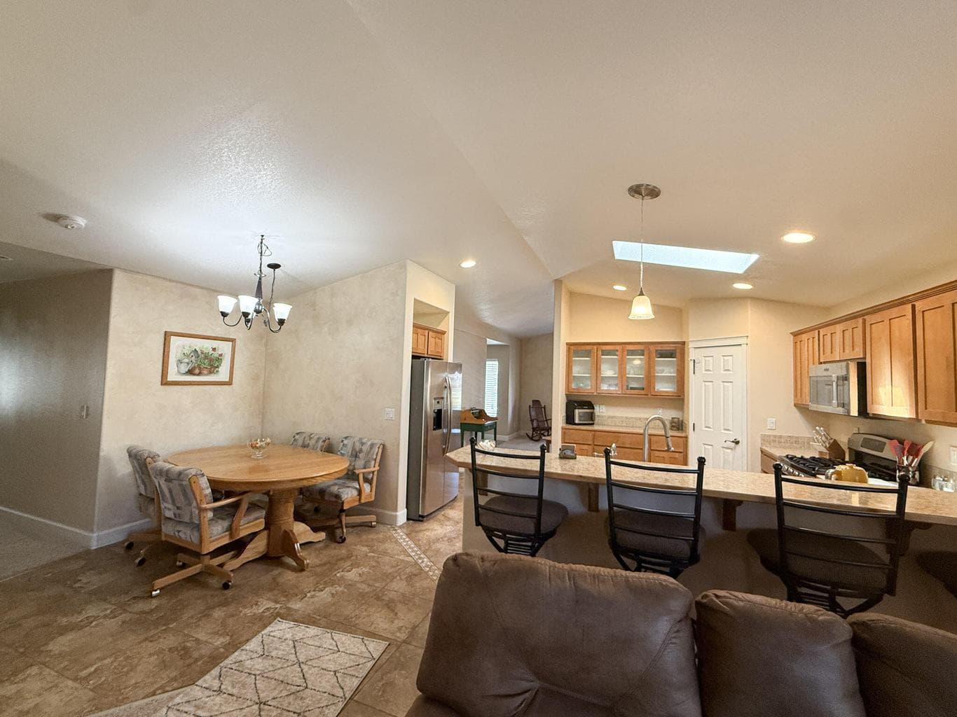Photo of 899 NE Cobblestone Court 10 of 30