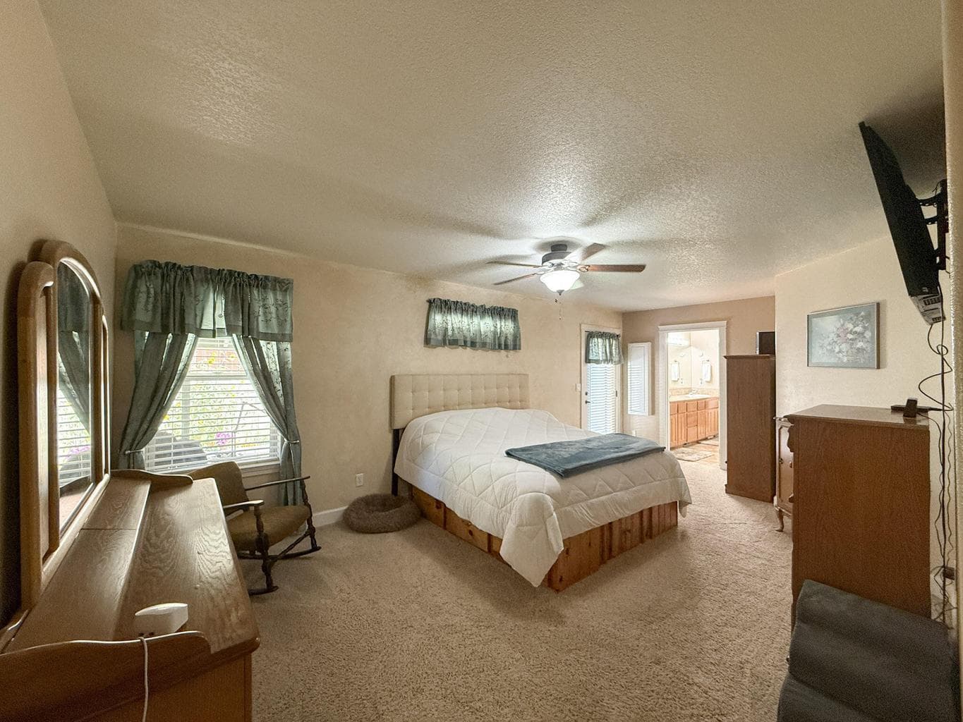 Photo of 899 NE Cobblestone Court 11 of 30