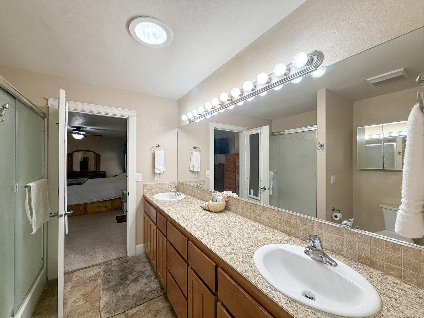 Photo of 899 NE Cobblestone Court 13 of 30