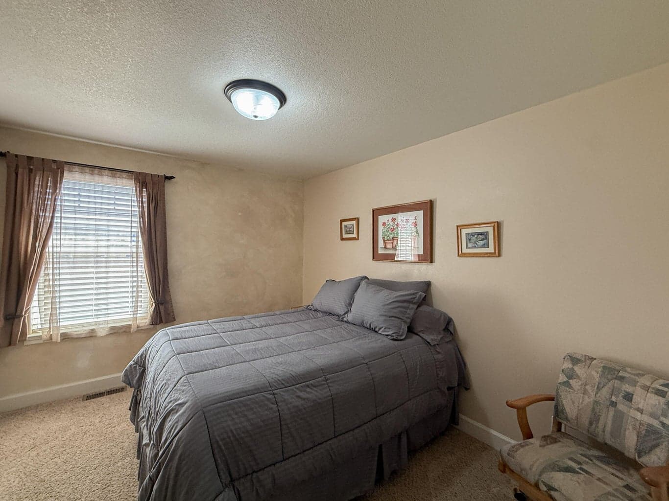 Photo of 899 NE Cobblestone Court 17 of 30