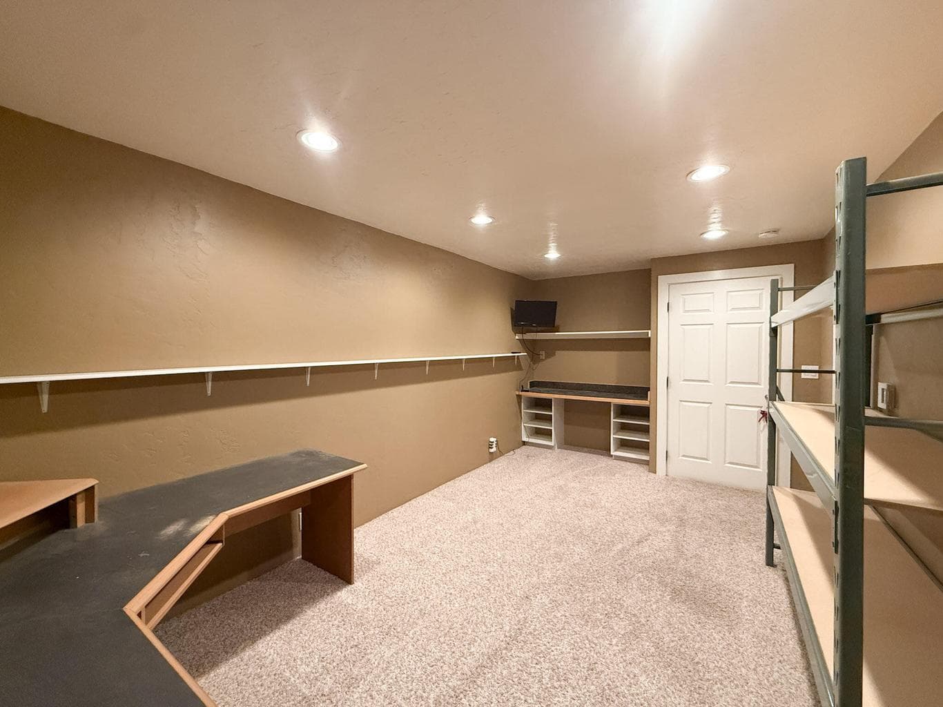 Photo of 899 NE Cobblestone Court 21 of 30