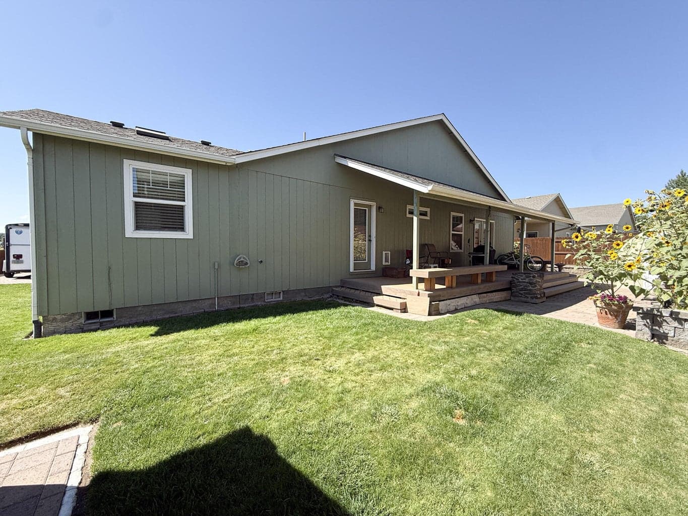 Photo of 899 NE Cobblestone Court 24 of 30