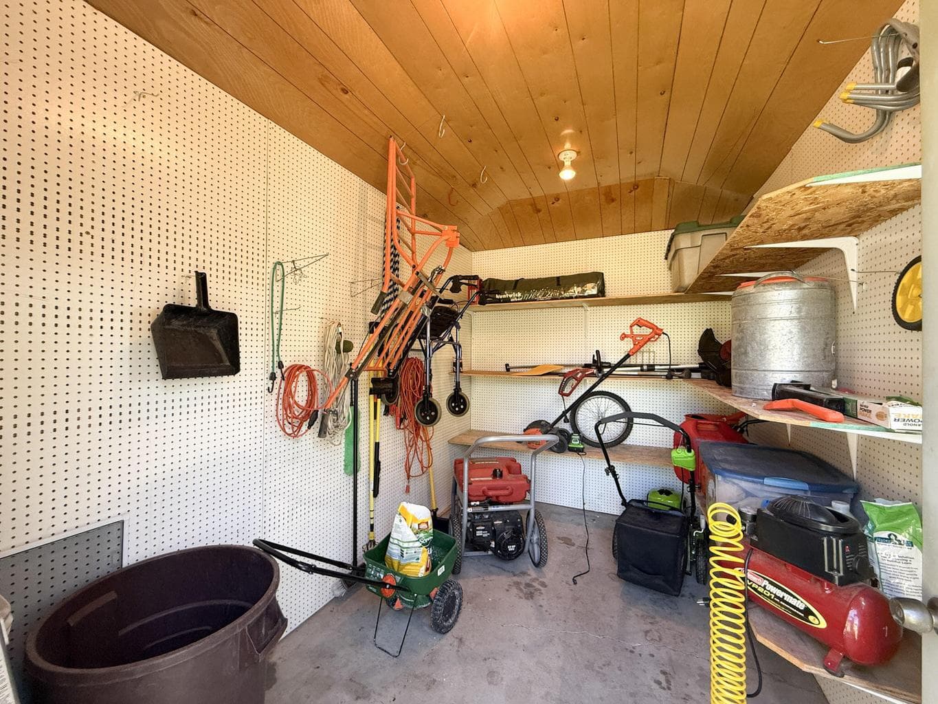 Photo of 899 NE Cobblestone Court 29 of 30