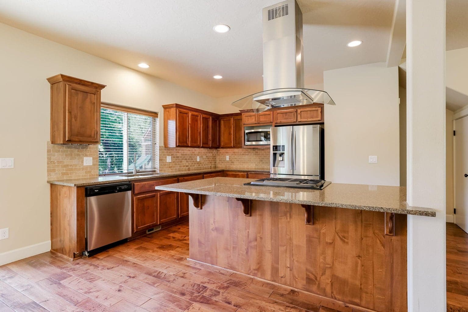 Photo of 3031 NE Red Oak Drive 13 of 39