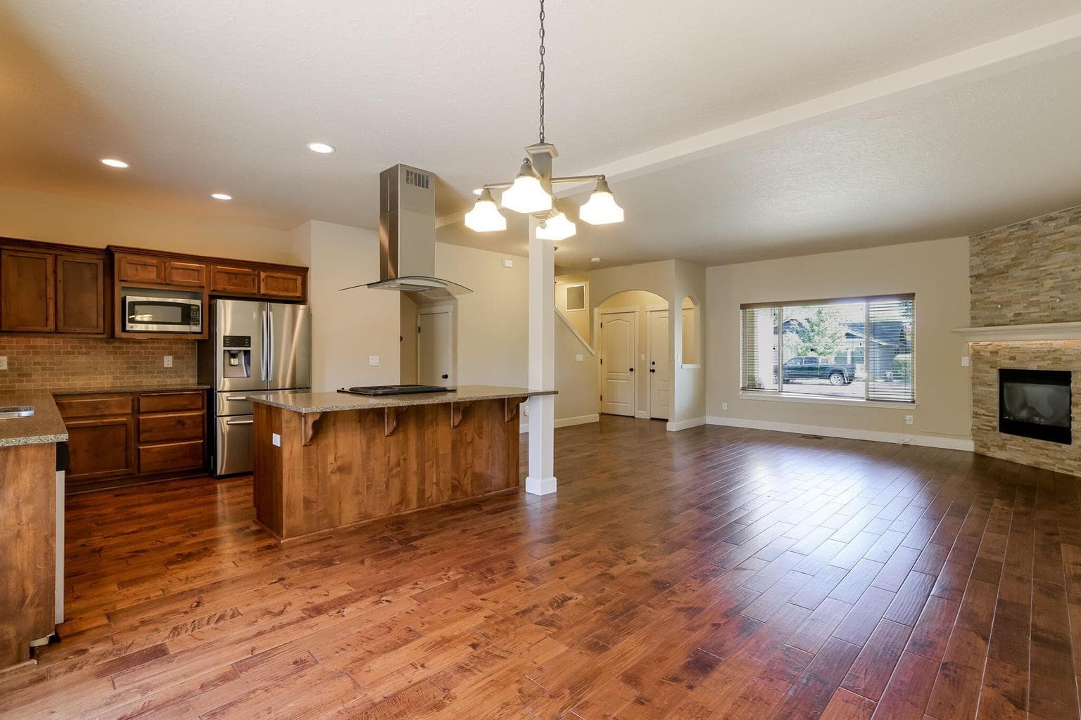 Photo of 3031 NE Red Oak Drive 14 of 39