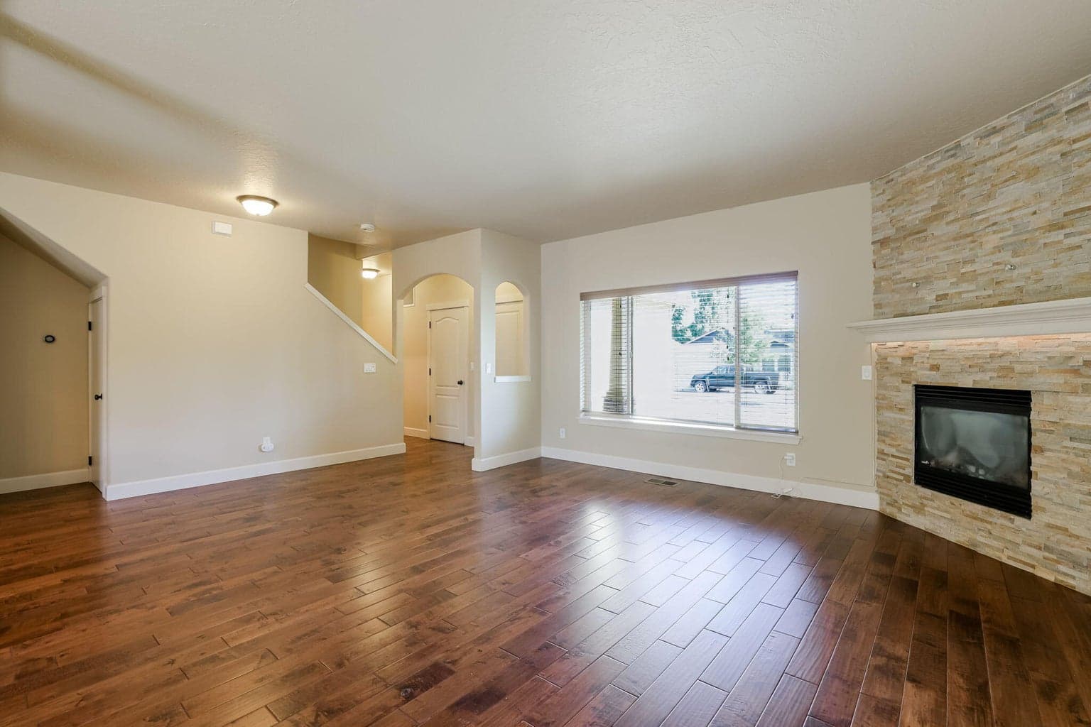 Photo of 3031 NE Red Oak Drive 6 of 39