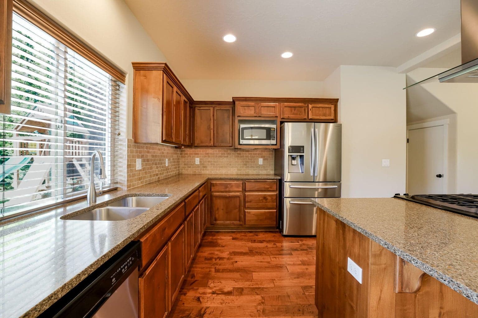 Photo of 3031 NE Red Oak Drive 11 of 39