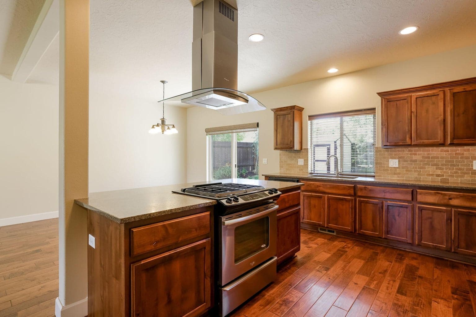 Photo of 3031 NE Red Oak Drive 10 of 39