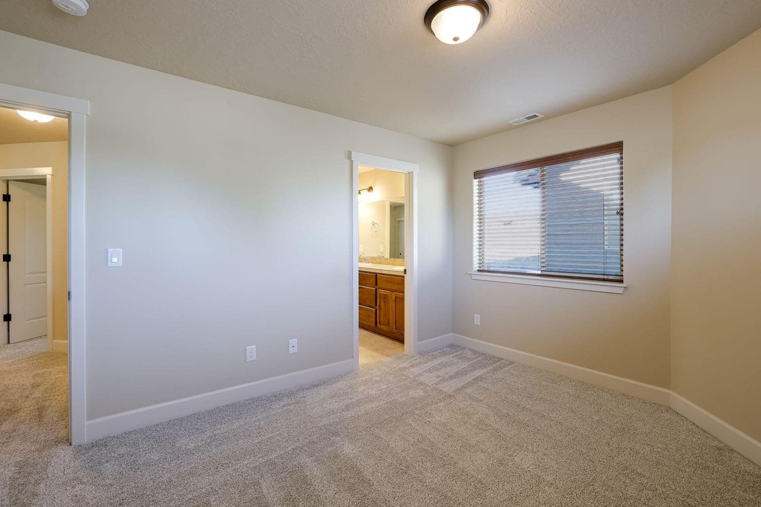 Photo of 3031 NE Red Oak Drive 33 of 39