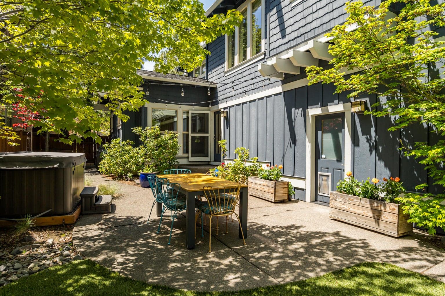 Photo of 810 NW Fort Clatsop Street 42 of 54
