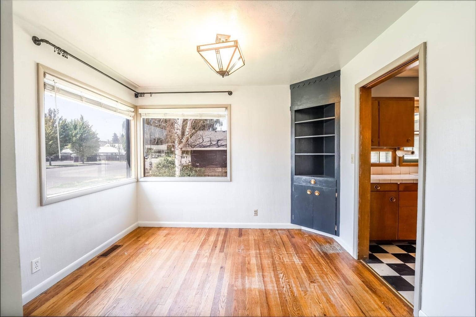 Photo of 555 4th 5 of 20