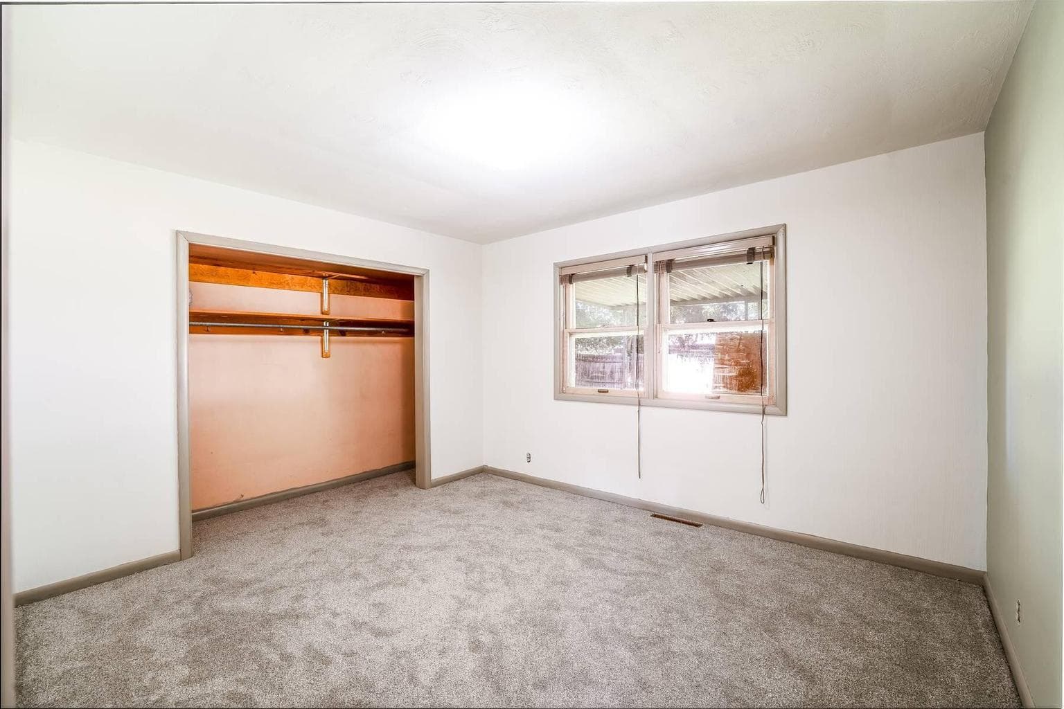 Photo of 555 NW 4th Street 8 of 20