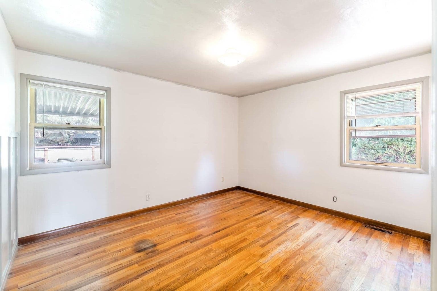 Photo of 555 NW 4th Street 9 of 20