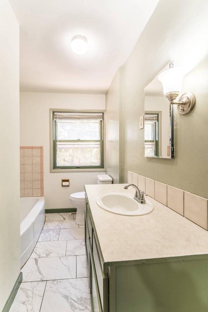 Photo of 555 NW 4th Street 10 of 20