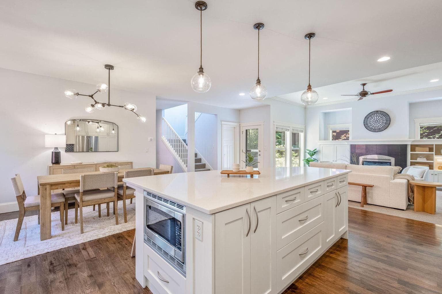 Photo of 810 NW Fort Clatsop Street 13 of 54