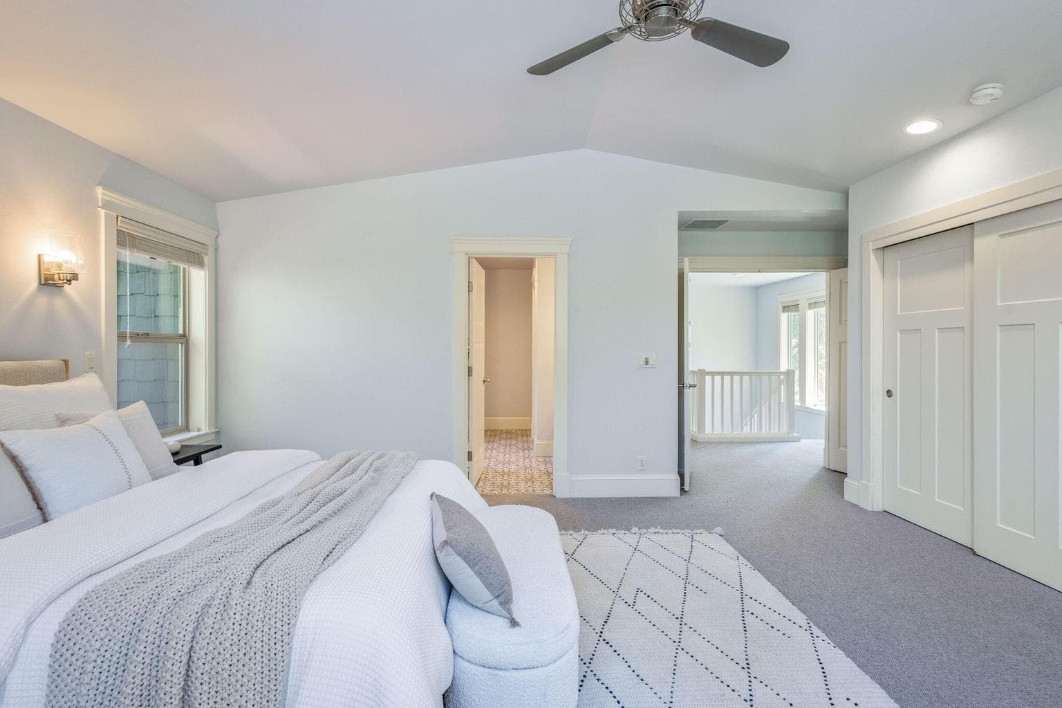 Photo of 810 NW Fort Clatsop Street 21 of 54
