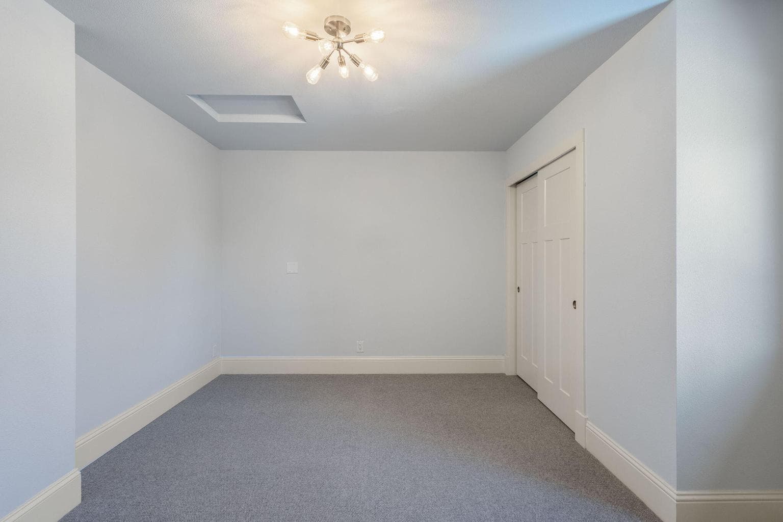 Photo of 810 NW Fort Clatsop Street 26 of 54
