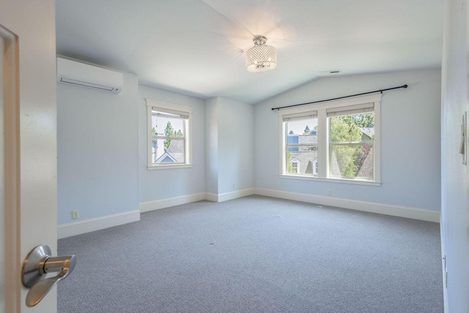 Photo of 810 NW Fort Clatsop Street 29 of 54