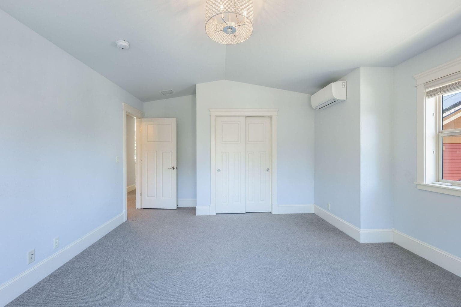 Photo of 810 NW Fort Clatsop Street 30 of 54