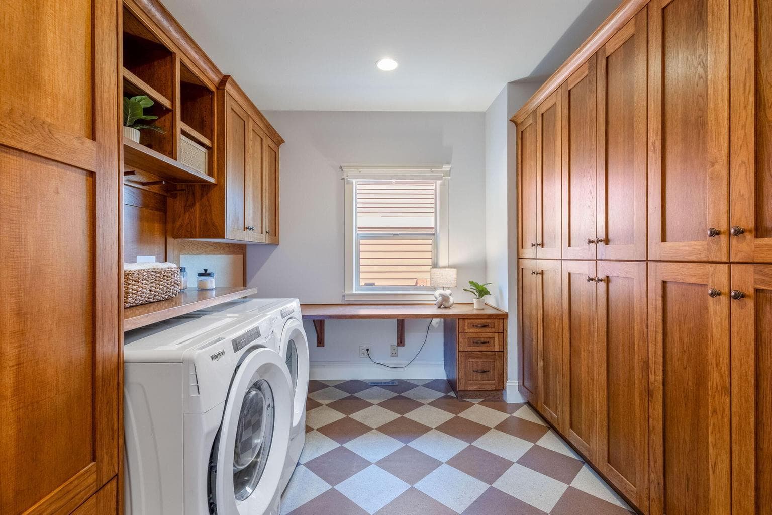 Photo of 810 NW Fort Clatsop Street 35 of 54