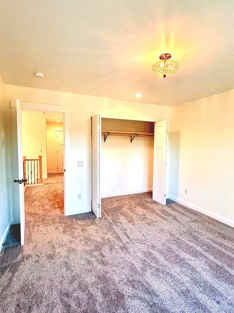 Photo of 347 W Jefferson Avenue 9 of 10