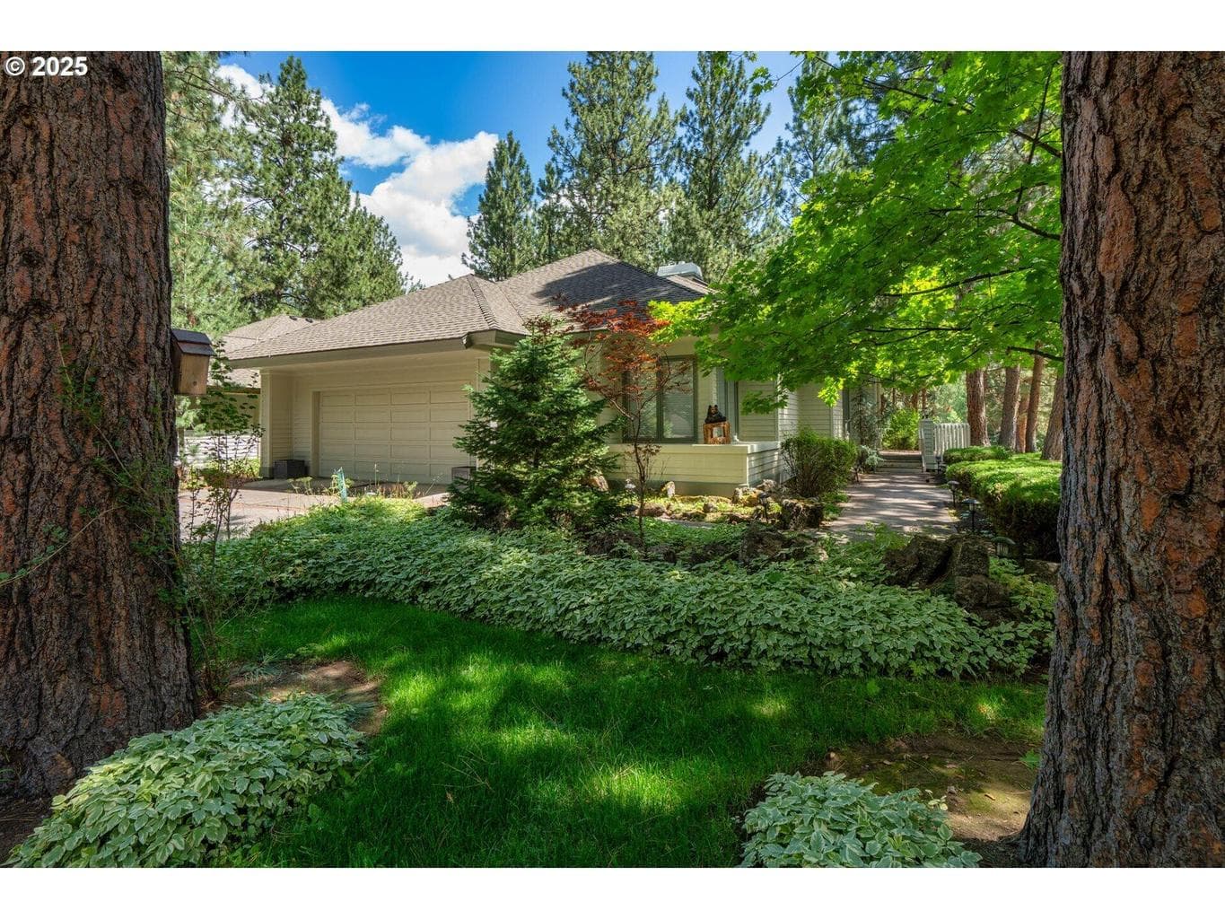 Photo of 60845 Willow Creek 1 of 48