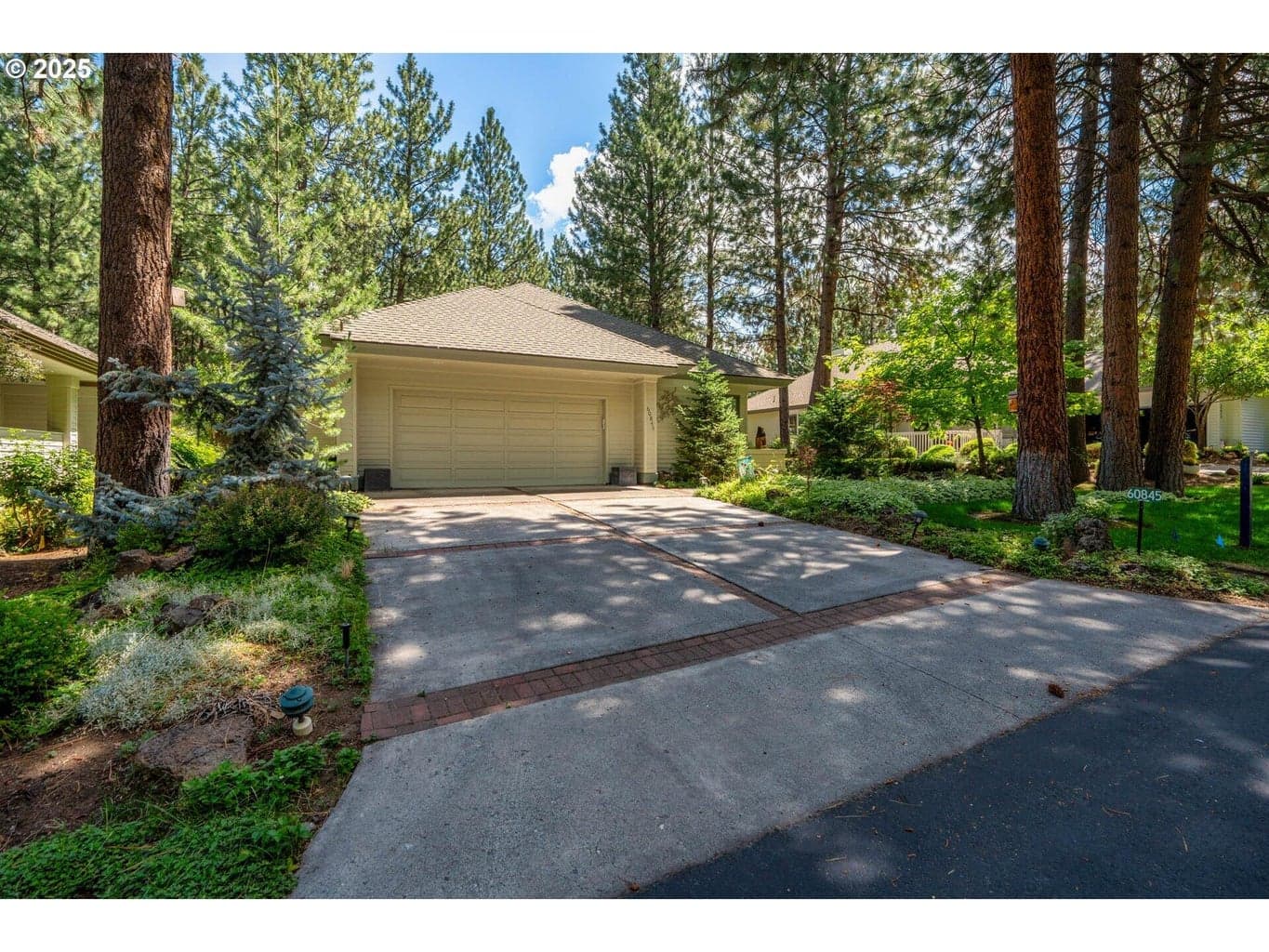 Photo of 60845 Willow Creek 2 of 48
