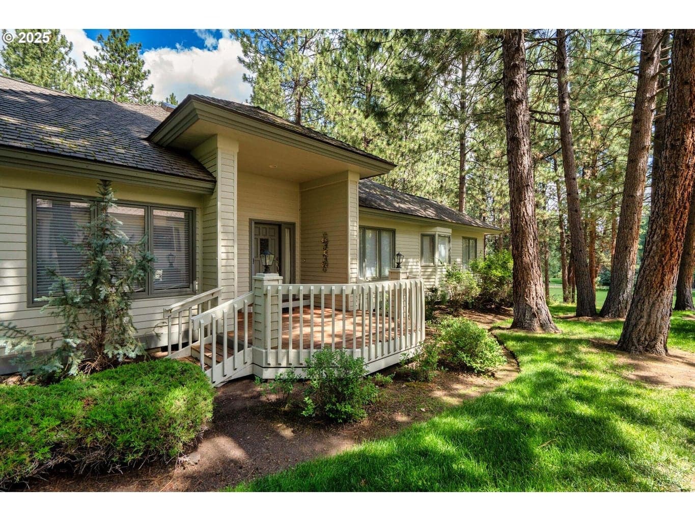 Photo of 60845 Willow Creek 3 of 48