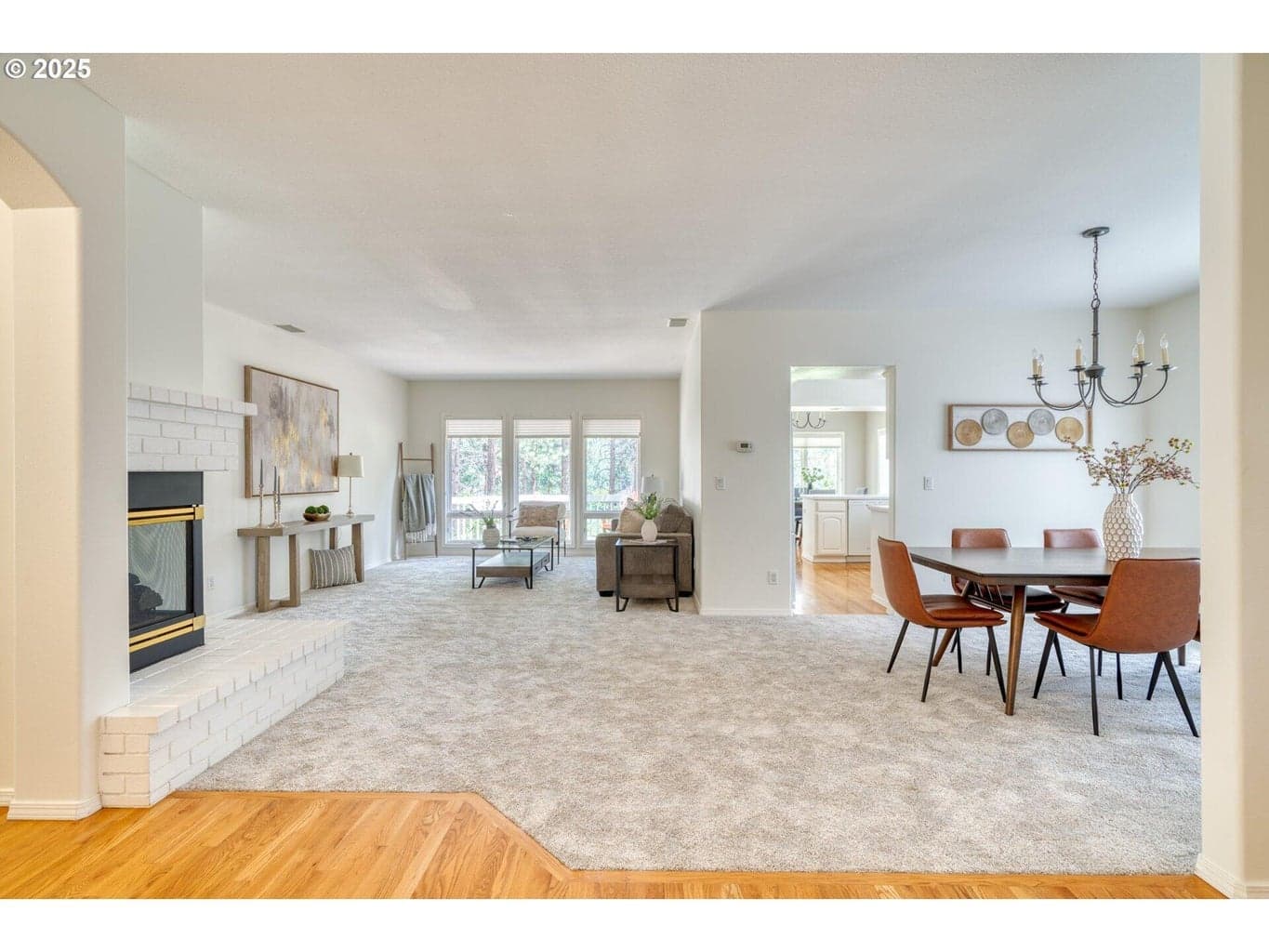 Photo of 60845 Willow Creek 4 of 48