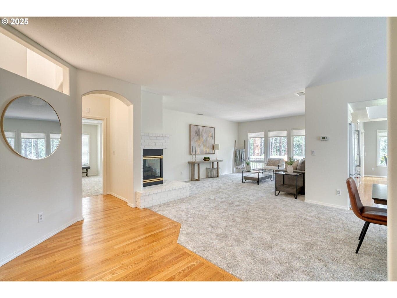 Photo of 60845 Willow Creek 5 of 48