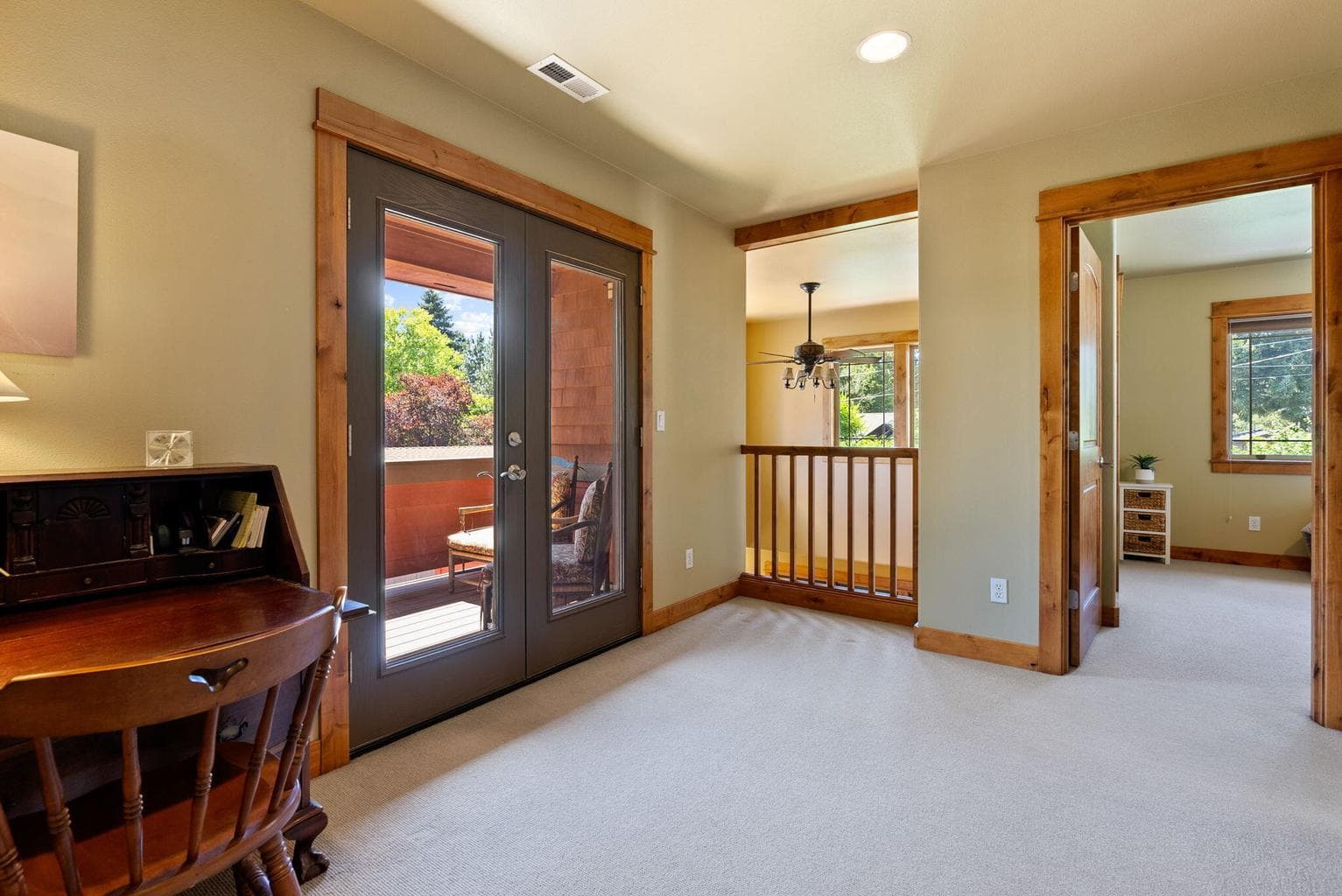 Upstair Bonus flex-space with access to second balcony
