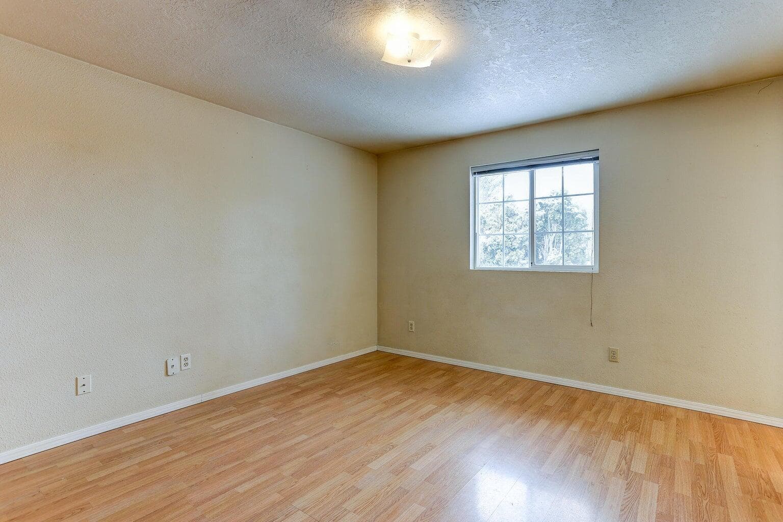 Photo of 28 NE Hillcrest Street 16 of 26